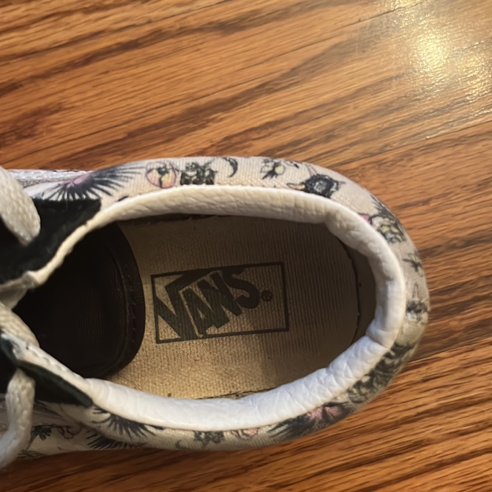 Hi I’m selling these vans flower print shoes size 2 kids(in great condition) - Picture 2 of 6
